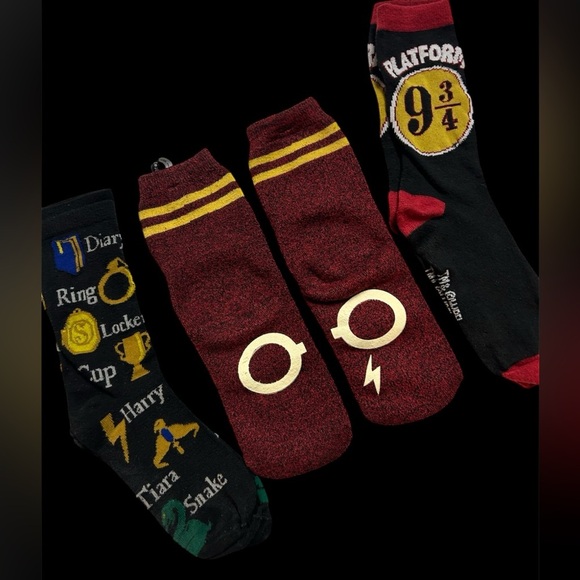 Harry Potter long sleeve graphic tee and 3 pairs of matching socks, size L GUC - Picture 4 of 5